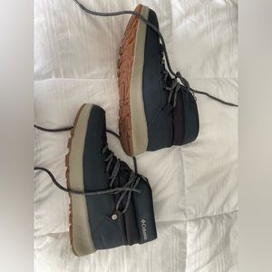 Columbia size 10 winter boots with Omni heat lining